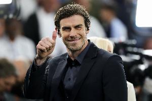 图片报:贝尔现身慕尼黑参加高尔夫球表演赛,打完没参加发布会