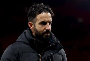 阿莫林:先丢球让我们遇到困难,这也帮助对手踢出他们想要的比赛