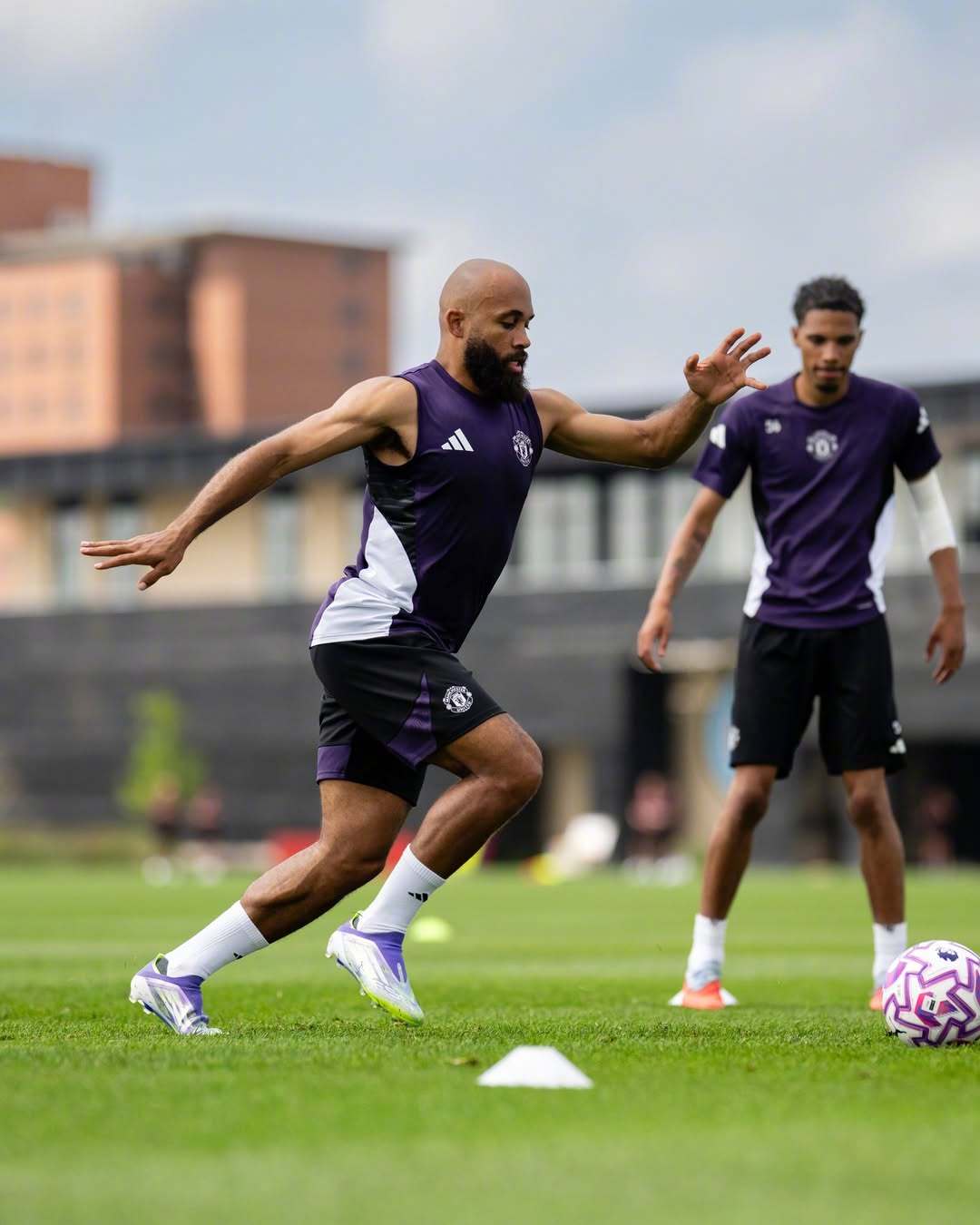 再等等!阿莫林确认姆伯莫无缘战伯恩茅斯,周末战埃弗顿可能首秀