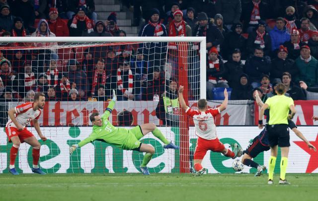 开云官网-续约后诺伊尔大秀“独一档”实力，剑指2025安联决赛