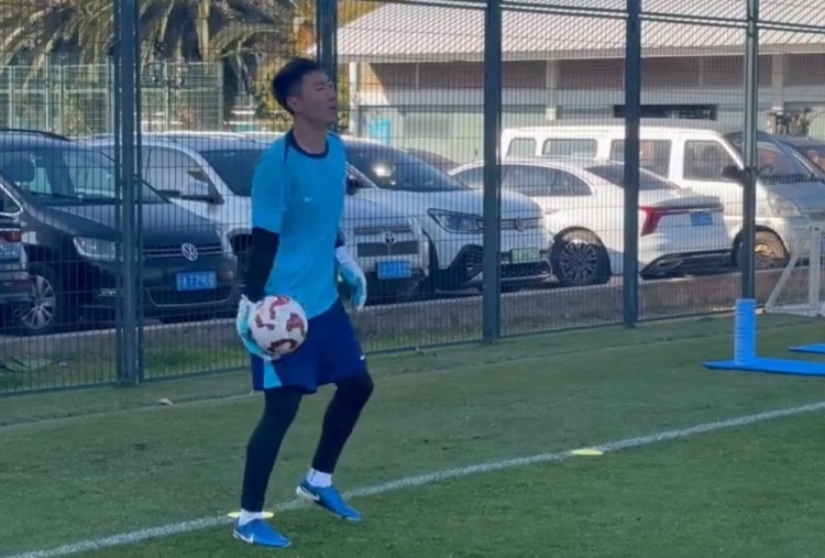 开云体育-方镜淇：肯定会尽我最大能力帮助球队，帮助年轻球员成长